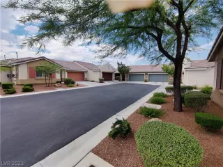 Photo #4: 2304749 Listing