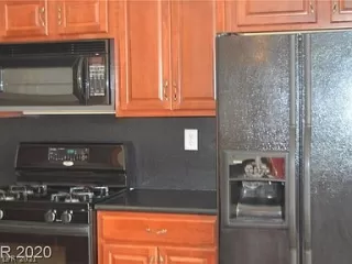 Photo #5: 2304749 Listing