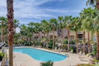 Photo #4: 2304758 Listing