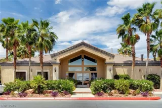 Photo #5: 2304758 Listing