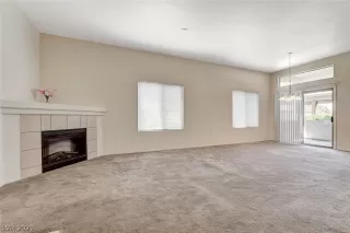 Photo #6: 2304758 Listing