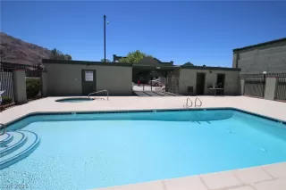 Photo #5: 2304760 Listing 