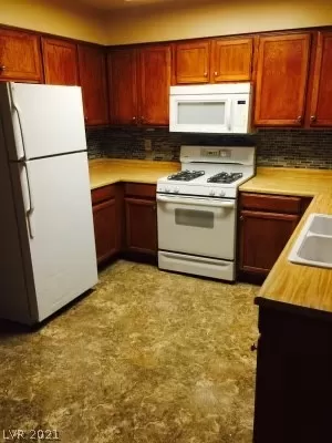 Photo #6: 2304760 Listing 