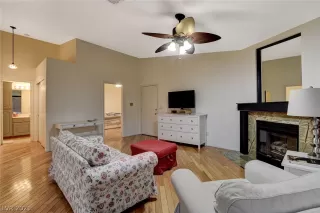 Photo #3: 2304762 Listing