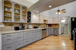 Photo #4: 2304762 Listing