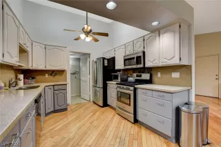 Photo #5: 2304762 Listing