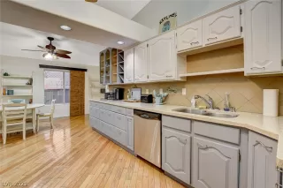 Photo #6: 2304762 Listing