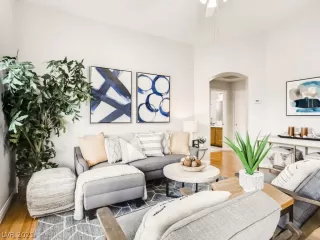 Photo #4: 2304772 Listing