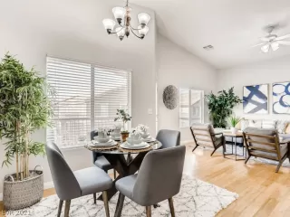 Photo #5: 2304772 Listing