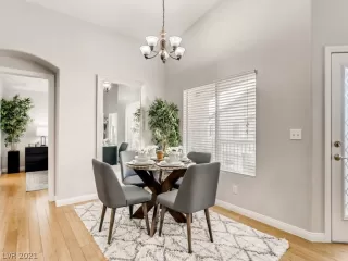 Photo #6: 2304772 Listing