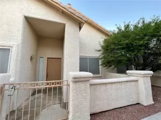 Photo #3: 2304783 Listing