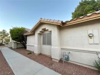 Photo #5: 2304783 Listing