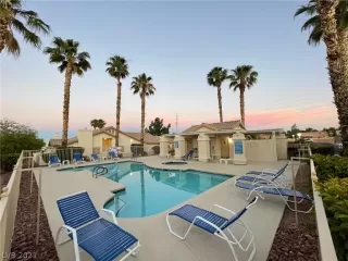 Photo #6: 2304783 Listing