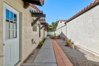 Photo #4: 2304785 Listing