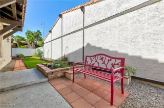 Photo #5: 2304785 Listing