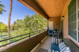 Photo #5: 2304816 Listing 