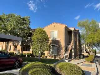 Photo #3: 2304824 Listing