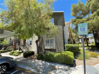 Photo #3: 2304843 Listing