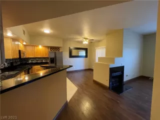 Photo #6: 2304843 Listing