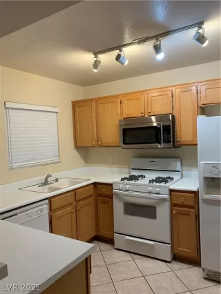 Photo #1: 2304858 Listing 