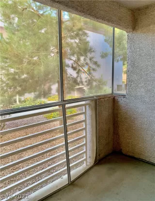 Photo #5: 2304858 Listing 