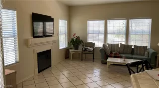 Photo #3: 2304874 Listing