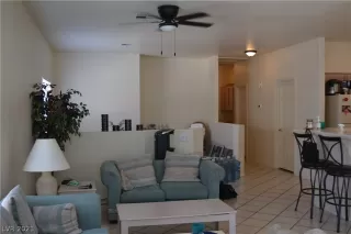 Photo #4: 2304874 Listing