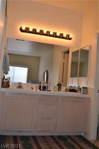 Photo #6: 2304874 Listing