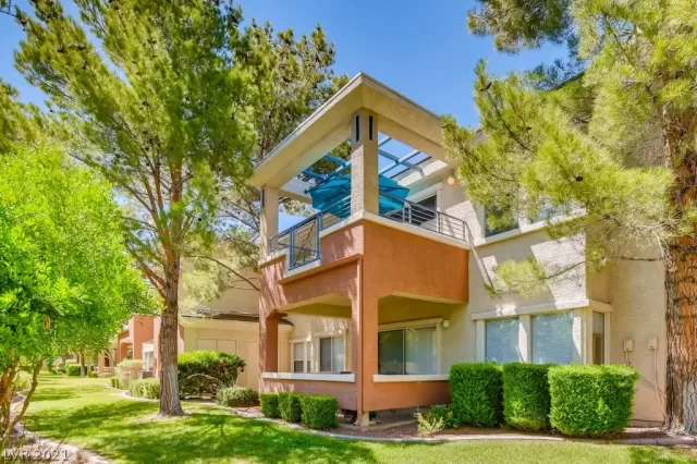 MLS: 2304876 Condo For Sale