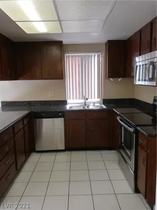 Photo #1: 2304890 Listing