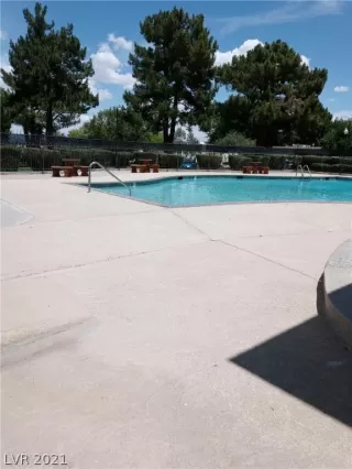 Photo #6: 2304890 Listing