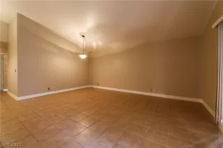 Photo #5: 2304920 Listing 