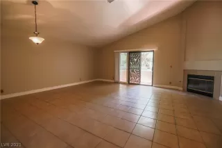 Photo #6: 2304920 Listing 