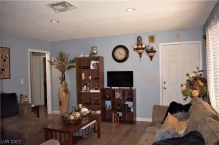 Photo #6: 2304963 Listing 