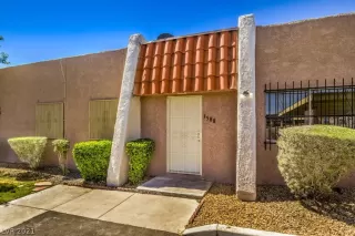 Photo #2: 2304985 Listing