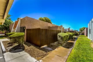 Photo #3: 2304985 Listing