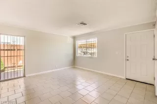 Photo #4: 2304985 Listing