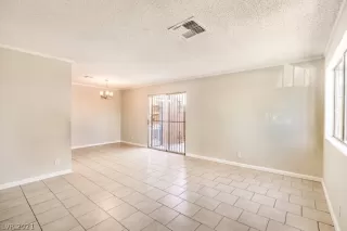 Photo #5: 2304985 Listing