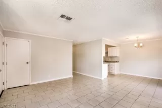 Photo #6: 2304985 Listing