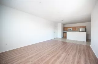 Photo #4: 2305000 Listing 