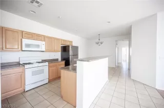 Photo #6: 2305000 Listing 