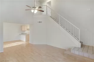 Photo #4: 2305003 Listing 