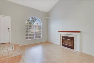 Photo #6: 2305003 Listing 