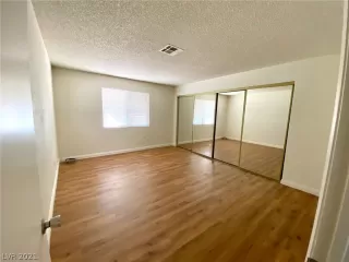 Photo #6: 2305004 Listing 