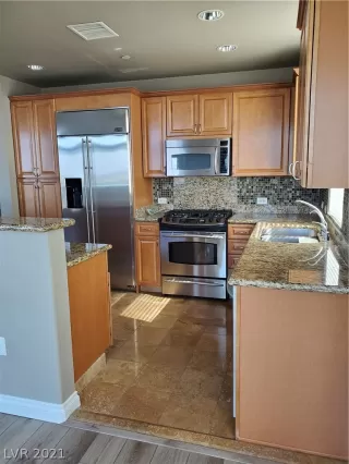 Photo #1: 2305023 Listing 