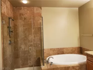 Photo #5: 2305023 Listing 