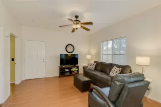 Photo #4: 2305043 Listing