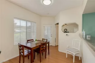 Photo #5: 2305043 Listing