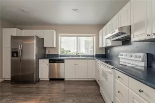 Photo #5: 2305063 Listing