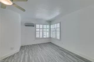 Photo #3: 2305067 Listing